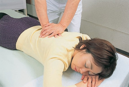 整体術 背骨の矯正